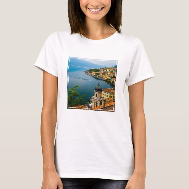 Camiseta Água | San Benedetto Church Lake Garda, Itália (Frente)