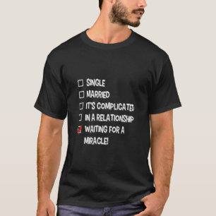 Camiseta Aguardando Um Solteiro De Status De Relacionamento