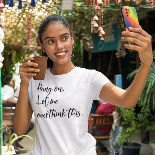 Camiseta Aguenta aí. Deixa eu pensar demais nisso (Criador carregado)