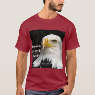 Camiseta Águia-careca de perfil de frente em fundo preto. C