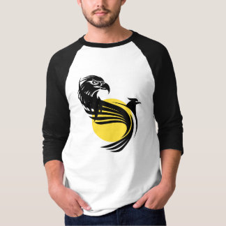 Camiseta Águia Preta Majestosa com Gráfico de Sol Dourado R