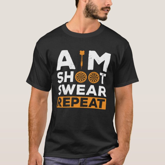 Camiseta Aim Shoot Swear Repito Jogador Dart Dark Dartboa (Frente)