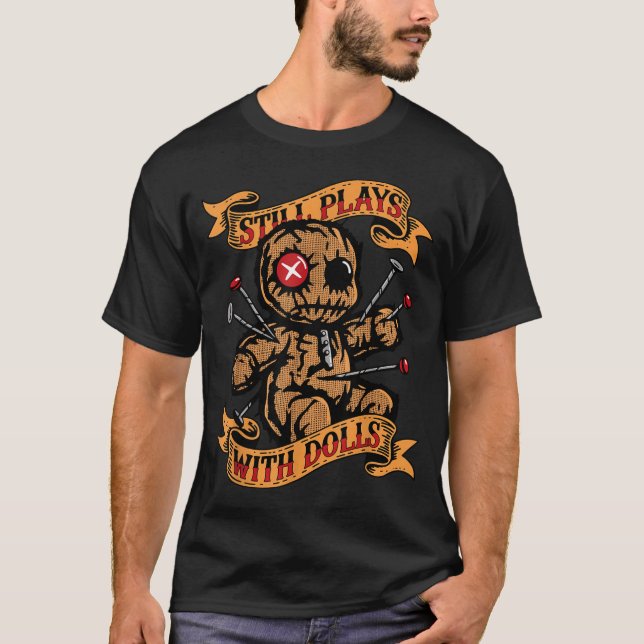 Camiseta Ainda Brinca Com Bonecas Y Humor De Boneca Engraça (Frente)