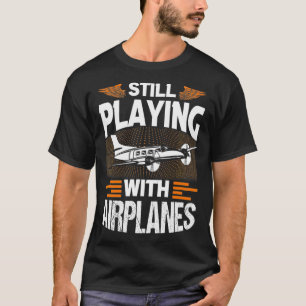 Camiseta Ainda Brincando Com Aviões Piloto De Avião Engraça
