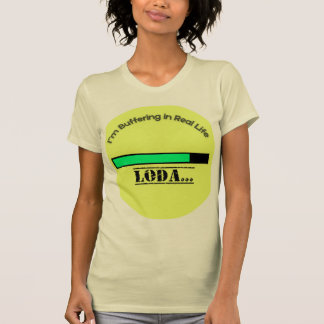 Camiseta "Ainda Carregando... Por Favor, Aguarde Minha Pers