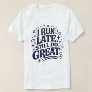 Camiseta Ainda Chego Atrasado, Ainda Faço Grande Citação Mo