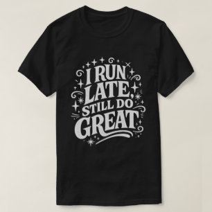 Camiseta Ainda Chego Atrasado, Ainda Faço Grande Citação Mo
