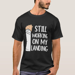 Camiseta Ainda Trabalhando Na Minha Fratura Do Braço De Des