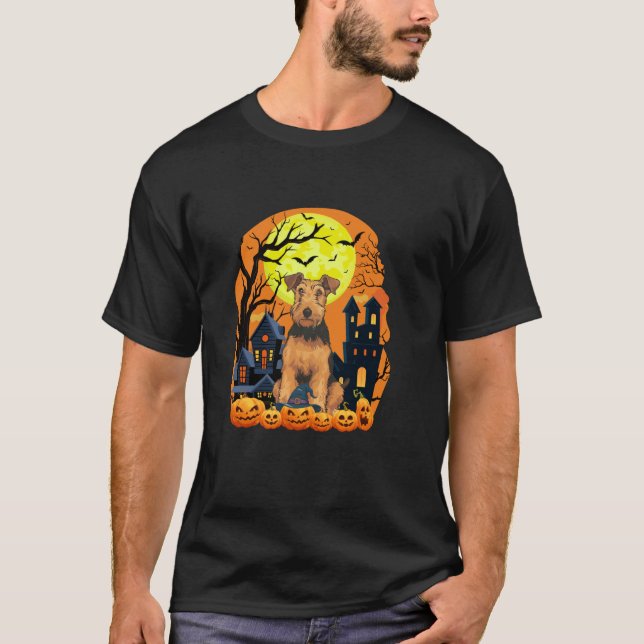Camiseta Airedale Terrier Dog Com Pumpkins Assustando Hallo (Frente)
