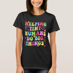 Camiseta Ajudando pequenos humanos a fazer grandes coisas p