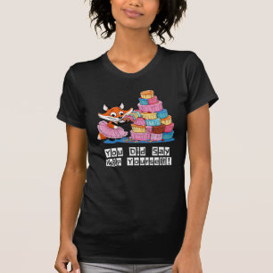 Camiseta Ajude-Se, Garota Raposa Comendo Bolo Engraçado Pre