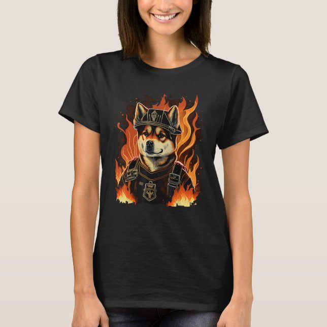 Camiseta Akita Inu Fireman on Firefighter Akita Inu (Frente)