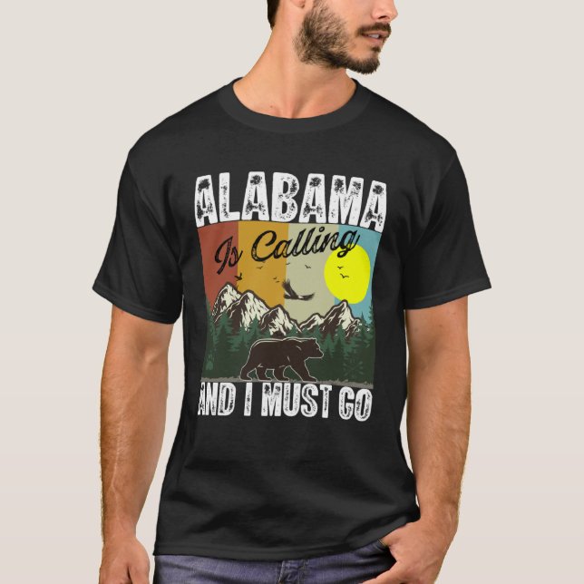 Camiseta Alabama Is Calling And I Must Go Best Camping And  (Frente)