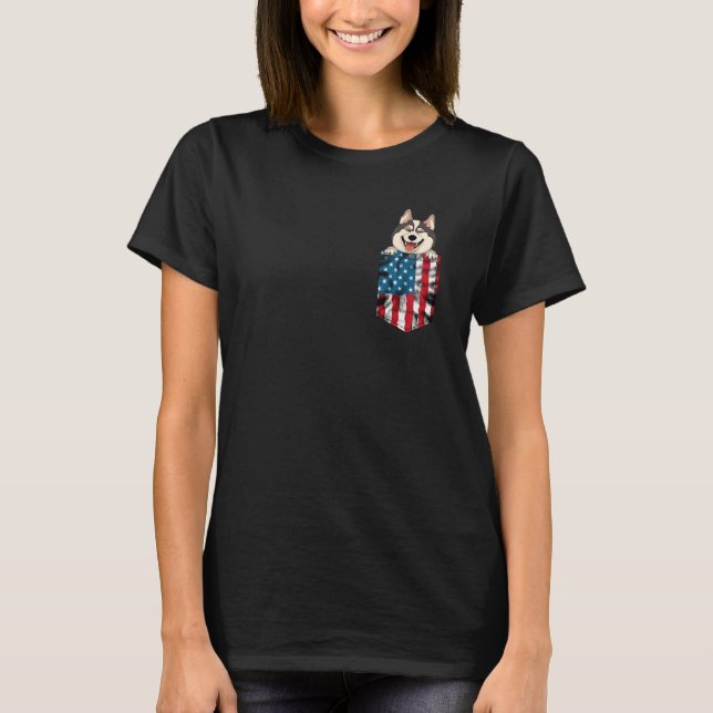 Camiseta Alaskan Malamute Pocket 4th of July American Flag  (Frente)