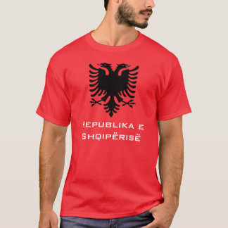 Camiseta Albanês preto Eagle no fundo vermelho