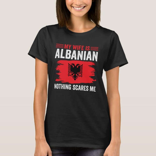 Camiseta Albanian Roots My Wife Is Albanian Nothing Scares  (Frente)