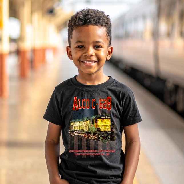 Camiseta Alco C-628 Locomotiva Diesel e bandeira americana (Alco C-628 aka Alco Century 628 Diesel Locomotive. Boy Basic T-Shirt)