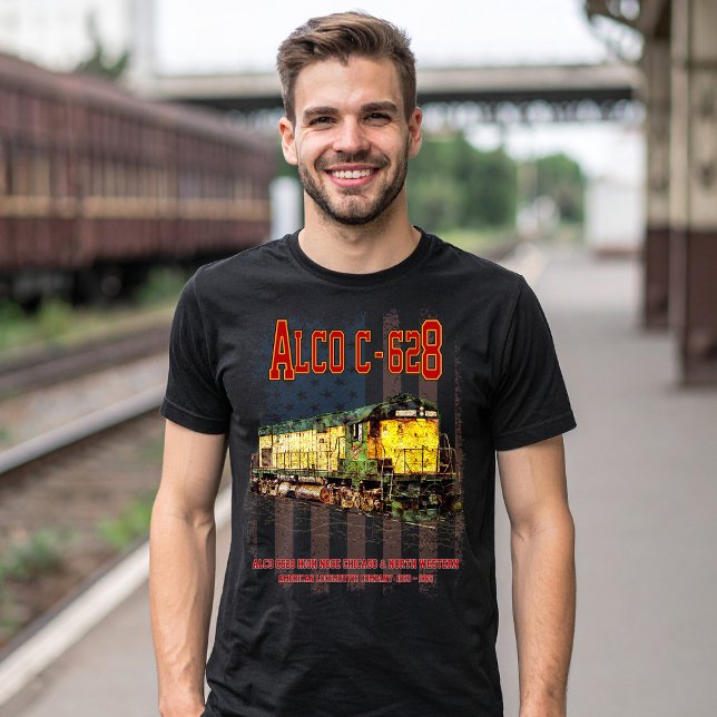 Camiseta Alco C-628 Locomotiva Diesel e bandeira americana (Alco C-628 aka Alco Century 628 Diesel Locomotive. Mens Basic T-Shirt)