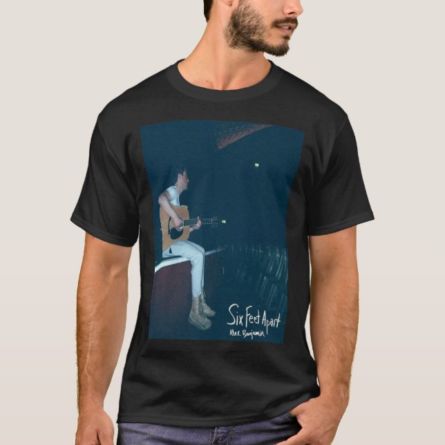 Camiseta Alec Benjamin Seis Pés Distante (Frente)