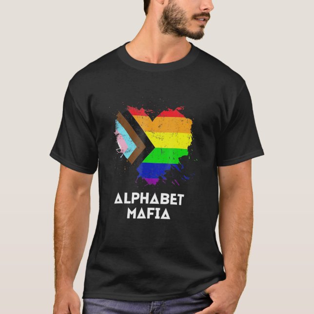 Camiseta Alfabeto Máfia - Orgulho Lgbtq - Soa Gay Im Em Fo (Frente)