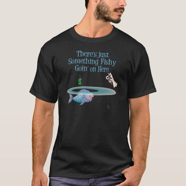 Camiseta Algo Com Pesca A Passar Em Artes De Pesca Engraçad (Frente)