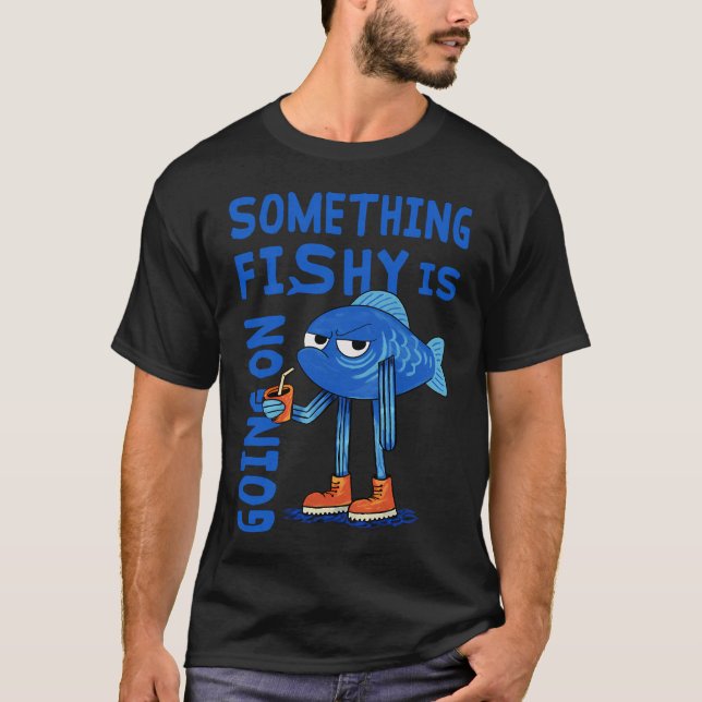 Camiseta Algo suspeito está acontecendo (Frente)
