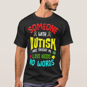 Camiseta Alguém Com Autismo Me Ensinou Que O Amor Não Preci