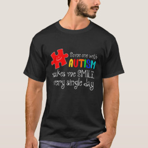 Camiseta Alguém Com Autismo Me Faz Sorrir Todo Dia Autismo