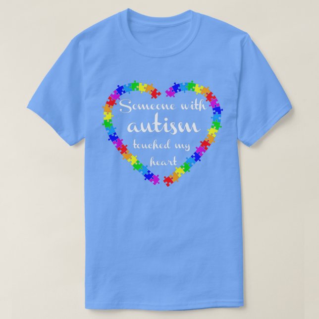 Camiseta Alguém com autismo tocou no meu coração (Frente do Design)
