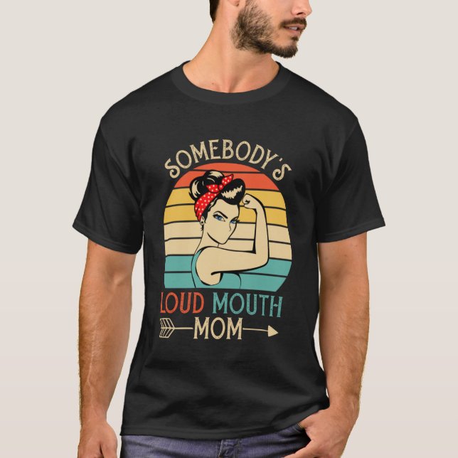 Camiseta Alguém é Louco Boca Bebida Mãe Mãe Mãe Mãe Mãe D (Frente)