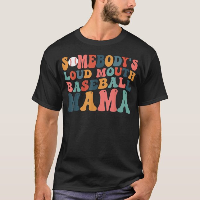 Camiseta Alguém é Louco Boca Bebida Mãe Mãe Mãe Mãe Mãe D (Frente)
