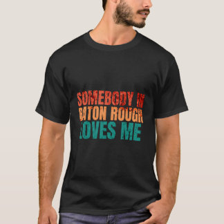 Camiseta Alguém Em Baton Rough Me Ama Com Trocadilhos Engra