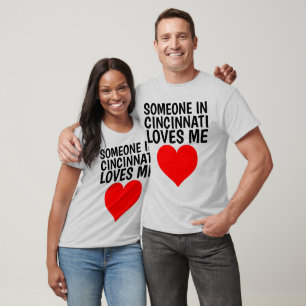Camiseta ALGUÉM EM CINCINNATI ME AMA T-shirts