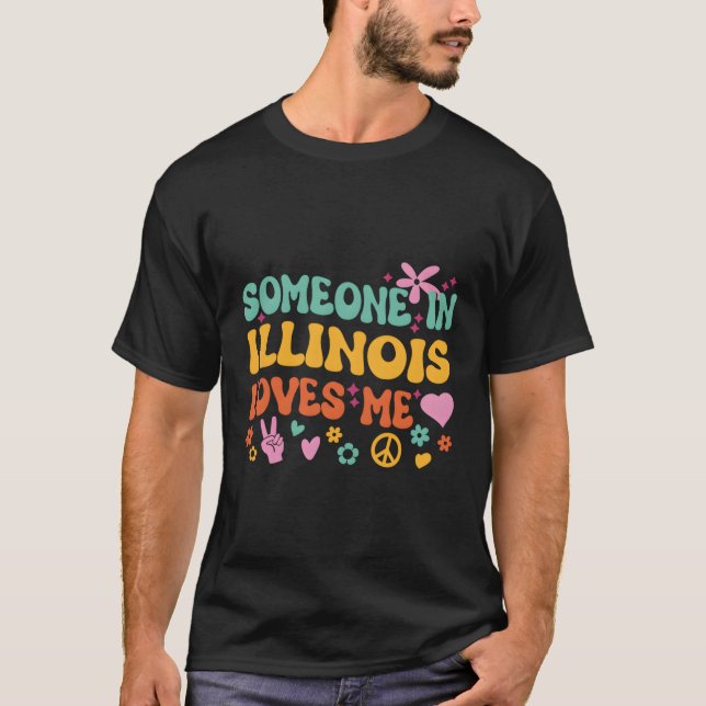 Camiseta Alguém em Illinois Me Ama (Frente)