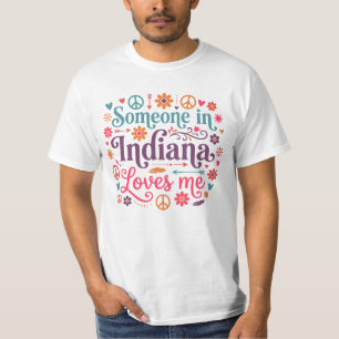 Camiseta Alguém em Indiana Me Ama Design Boho Hippie