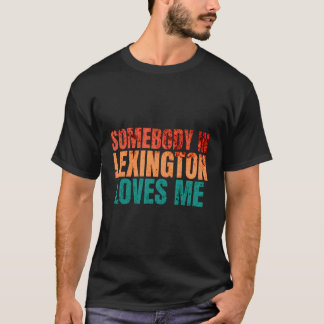 Camiseta Alguém Em Lexington Me Ama Com Trocadilhos Engraça