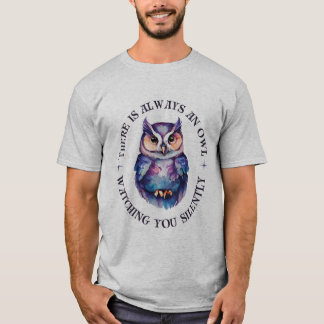 Camiseta 🦉 "Alguém está sempre assistindo em silêncio"