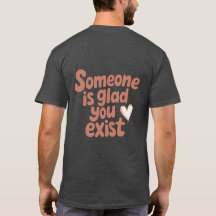 Camiseta Alguém Fica Feliz por Você Existir