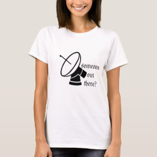 Camiseta Alguém lá fora t-shirt