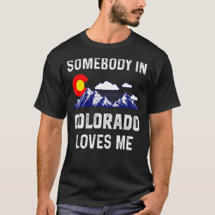 Camiseta Alguém Me Ama Colorado Denver Flag Co Souve