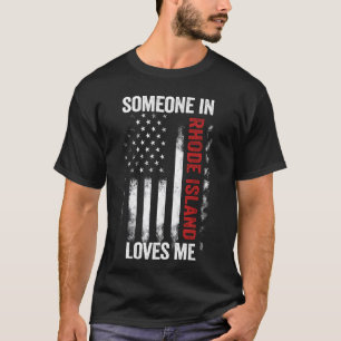 Camiseta Alguém Na Ilha Rhode Me Ama No Estado Do Oceano