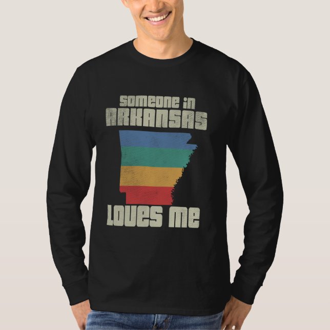 Camiseta Alguém No Arkansas Me Ama Retro Land Map State (Frente)