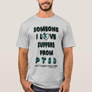 Camiseta Alguém que eu adoro...PTSD T-Shirt