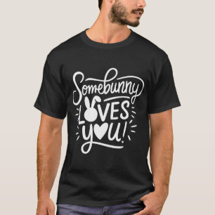 Camiseta Alguém Te Ama