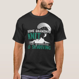 Camiseta Algumas Avós Tricotam Avós de Verdade Fazem Paraqu