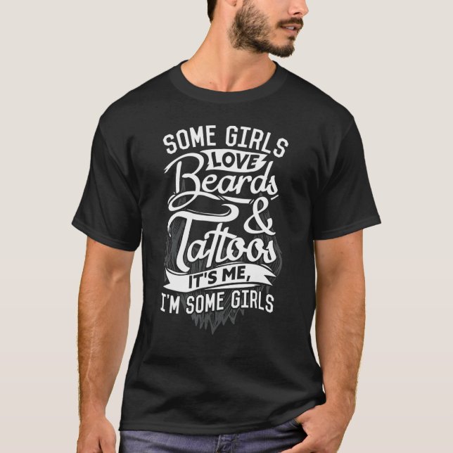 Camiseta Algumas garotas amam barbas e tatuagens Sou eu (Frente)
