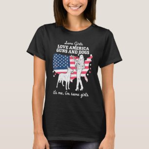 Camiseta Algumas Meninas Adoram A América Armas Cães - Mulh