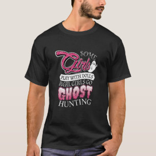 Camiseta Algumas Meninas Jogam Com Bonecas Algumas Meninas