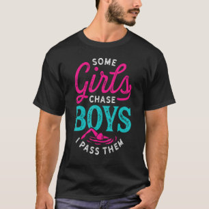 Camiseta Algumas Meninas Perseguem Rapazes Que Eu Pago Nada