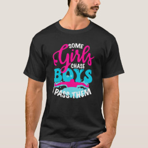Camiseta Algumas Meninas Perseguem Rapazes Que Eu Pago Nada